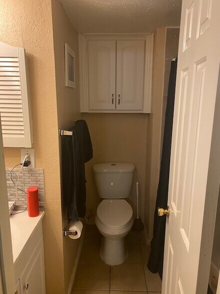 Master Bathroom - 2401 Leon St