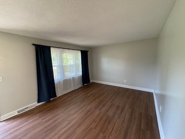 Building Photo - Updated 4 bedroom 3 bathroom home in Castle Hayne!