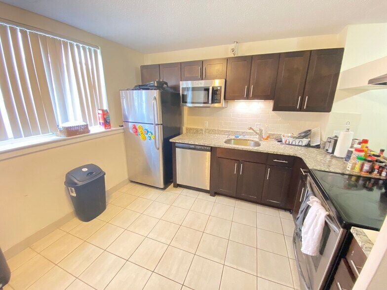 Building Photo - 148 N Beacon St