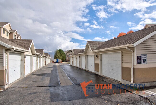 Building Photo - 2101 N Aurora Way