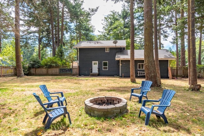 Building Photo - Charming 3 Bed, 2 Bath Home on a Quiet Street