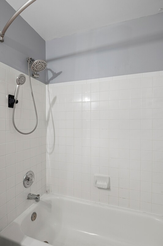 Building Photo - 1 Lanhill Ct