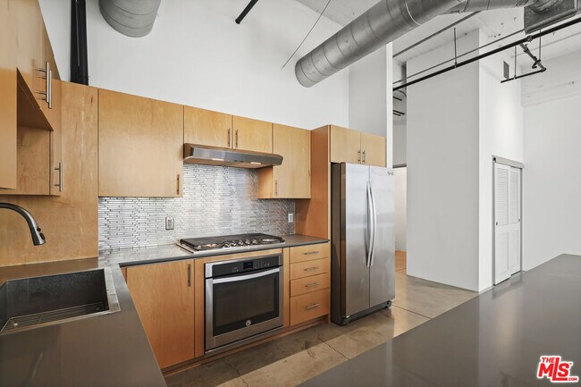 Building Photo - 1130 Flower St