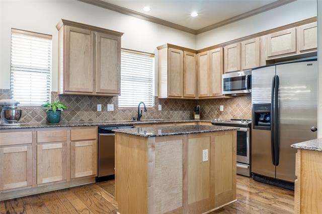 Building Photo - 3028 Carmel St