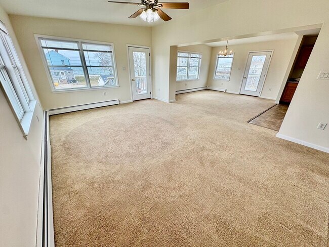 Building Photo - 7 J St