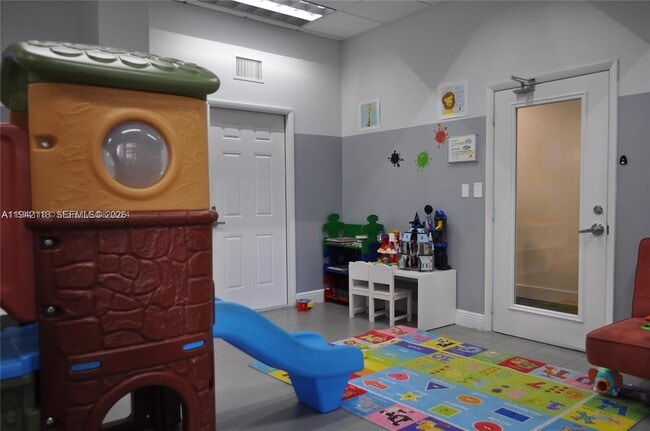 Building Photo - 1200 Brickell Bay Dr