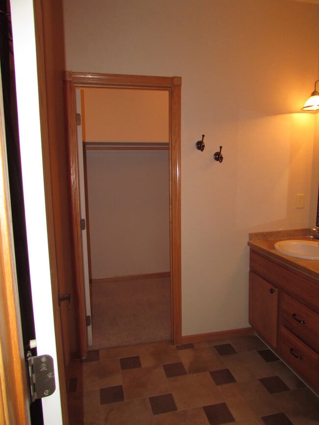 Building Photo - 3 BEDROOM | 3 BATH | DOUBLE CAR GARAGE | T...