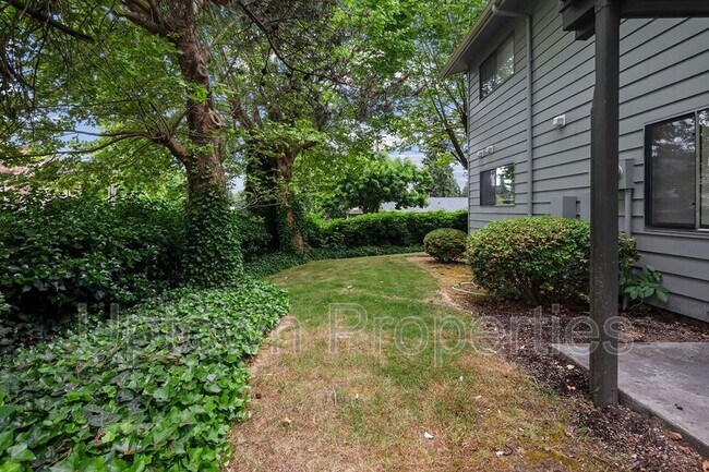 Building Photo - 5660 SW 180th Ave