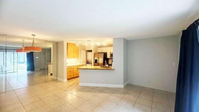 Building Photo - 7547 S Oriole Blvd