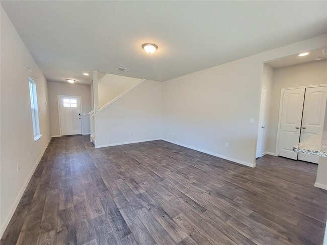 Building Photo - 13925 Heywood Dr
