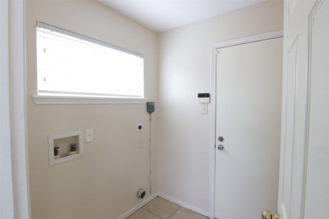 Building Photo - 16938 Watering Oaks Ln