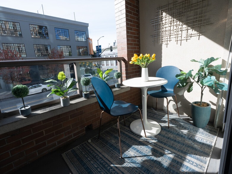 Building Photo - 88 King St