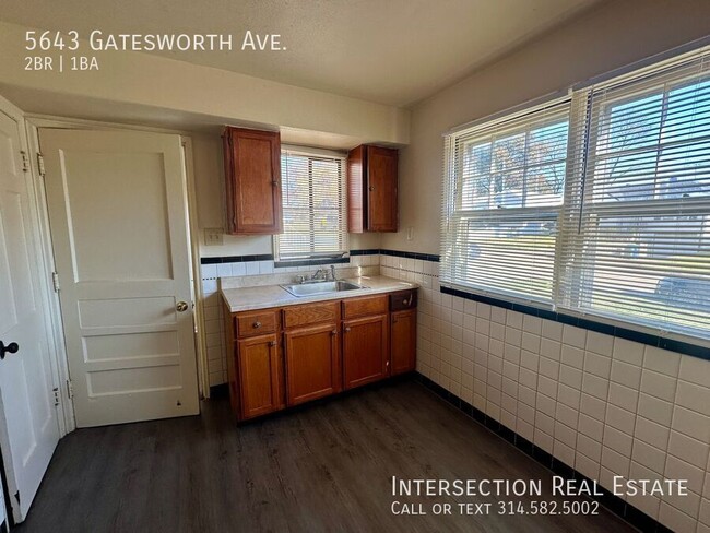 Building Photo - Section 8 Approved - Updated 2Bed/1Bath in...