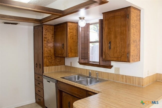 Building Photo - 632 Manning Dr