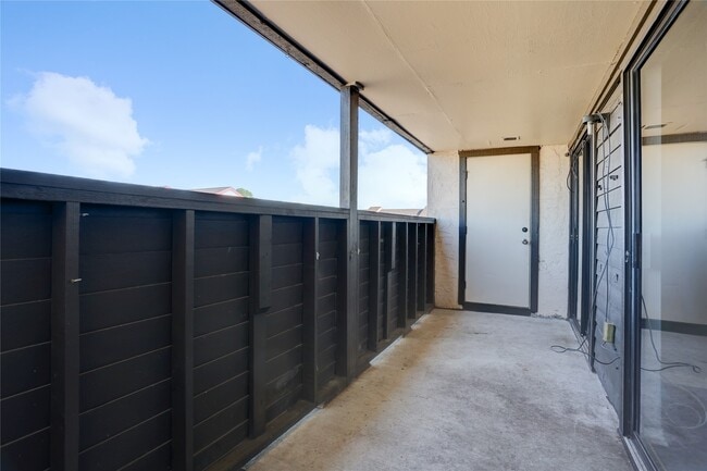 Building Photo - 3015 Walnut Bend Ln