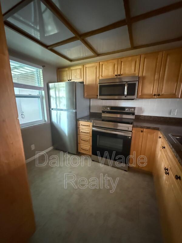 Building Photo - 2040 Sunset Grove Ln