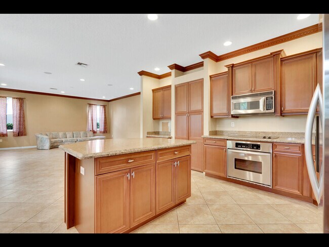 Building Photo - 3043 Hartridge Terrace