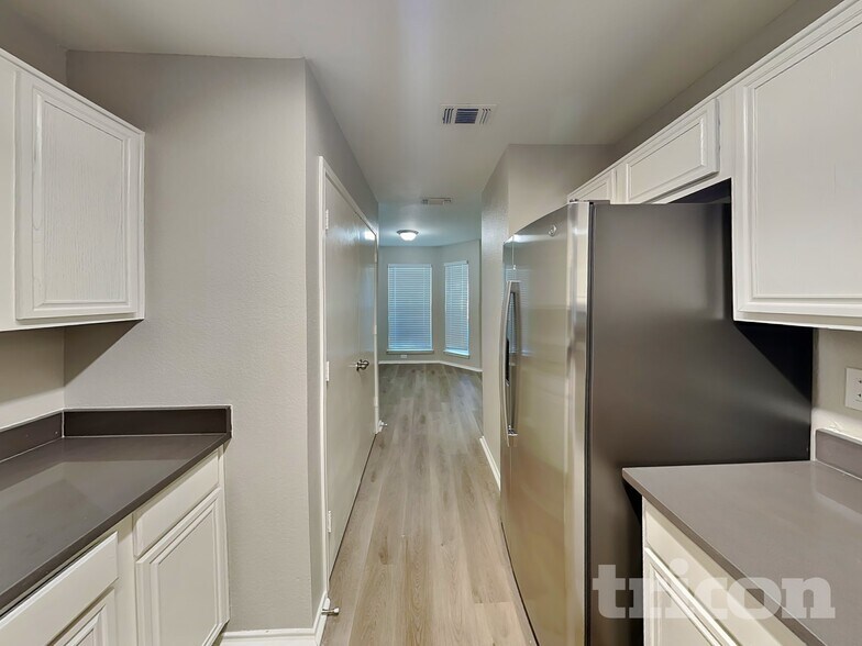 Building Photo - 755 Catalina Dr