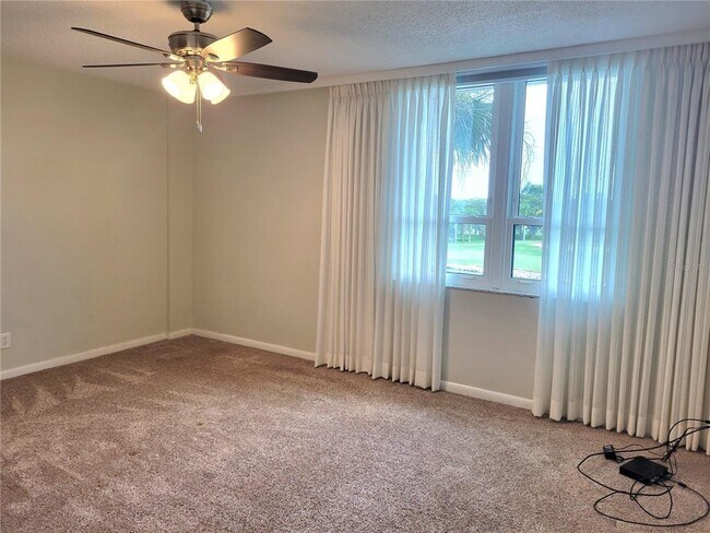 Building Photo - 2615 Cove Cay Dr