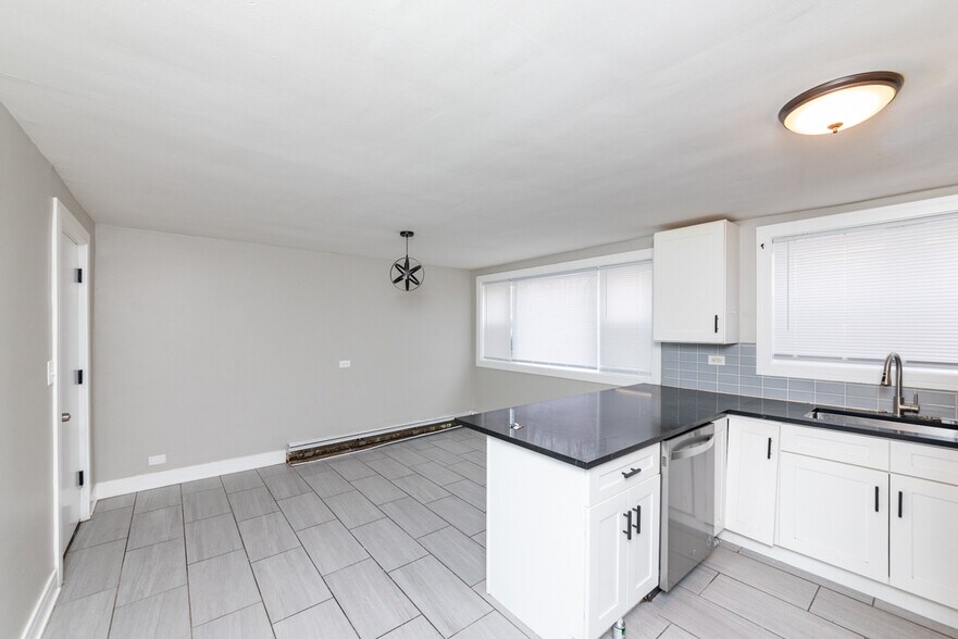 Building Photo - 3058 N Kostner Ave