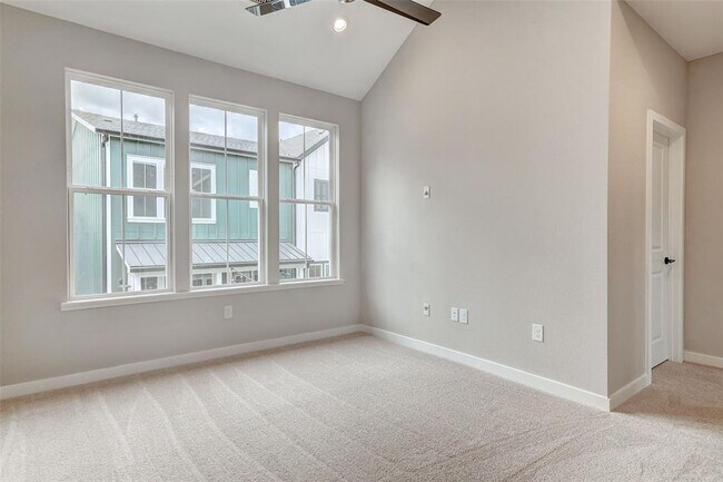 Building Photo - 3809 Valley View Rd