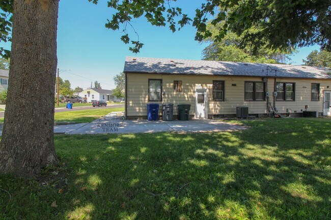 Building Photo - 2 Bedroom, 1 Bath Duplex in Central Richland