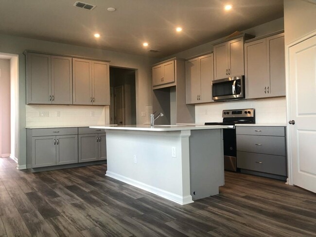 Kitchen - 2537 Arbor Wind