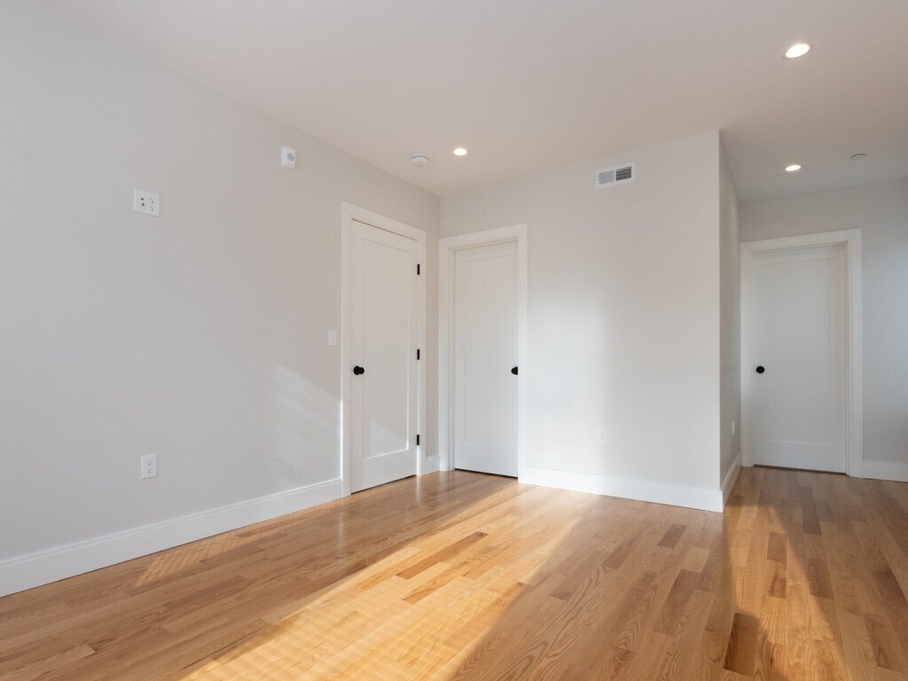 Building Photo - 5 Tovar St