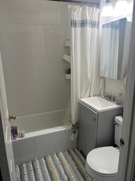 Building Photo - 222 Hanover St