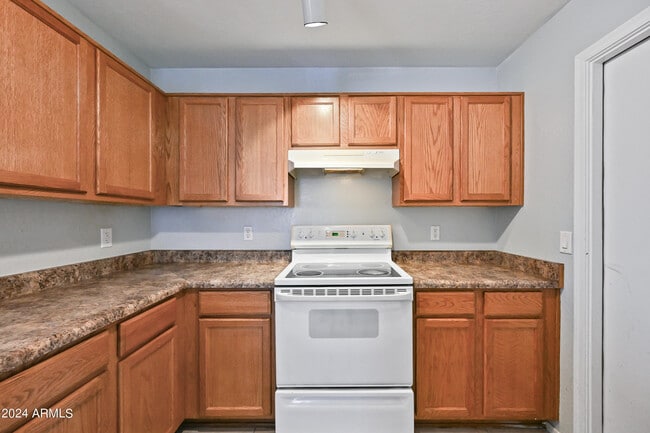 Building Photo - 22652 W Adams Dr