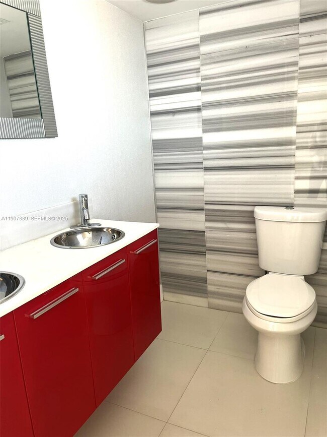 Building Photo - 18601 NE 14th Ave