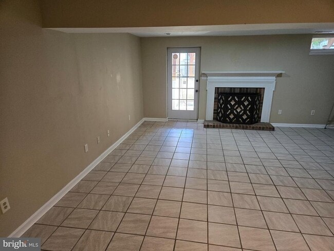 Building Photo - 300 Cinnabar Ln