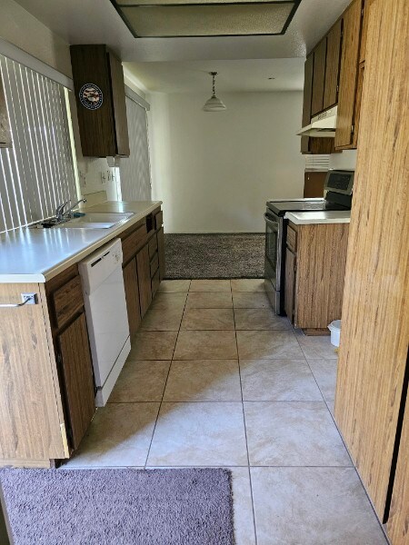 Building Photo - 43731 Nathan Dr