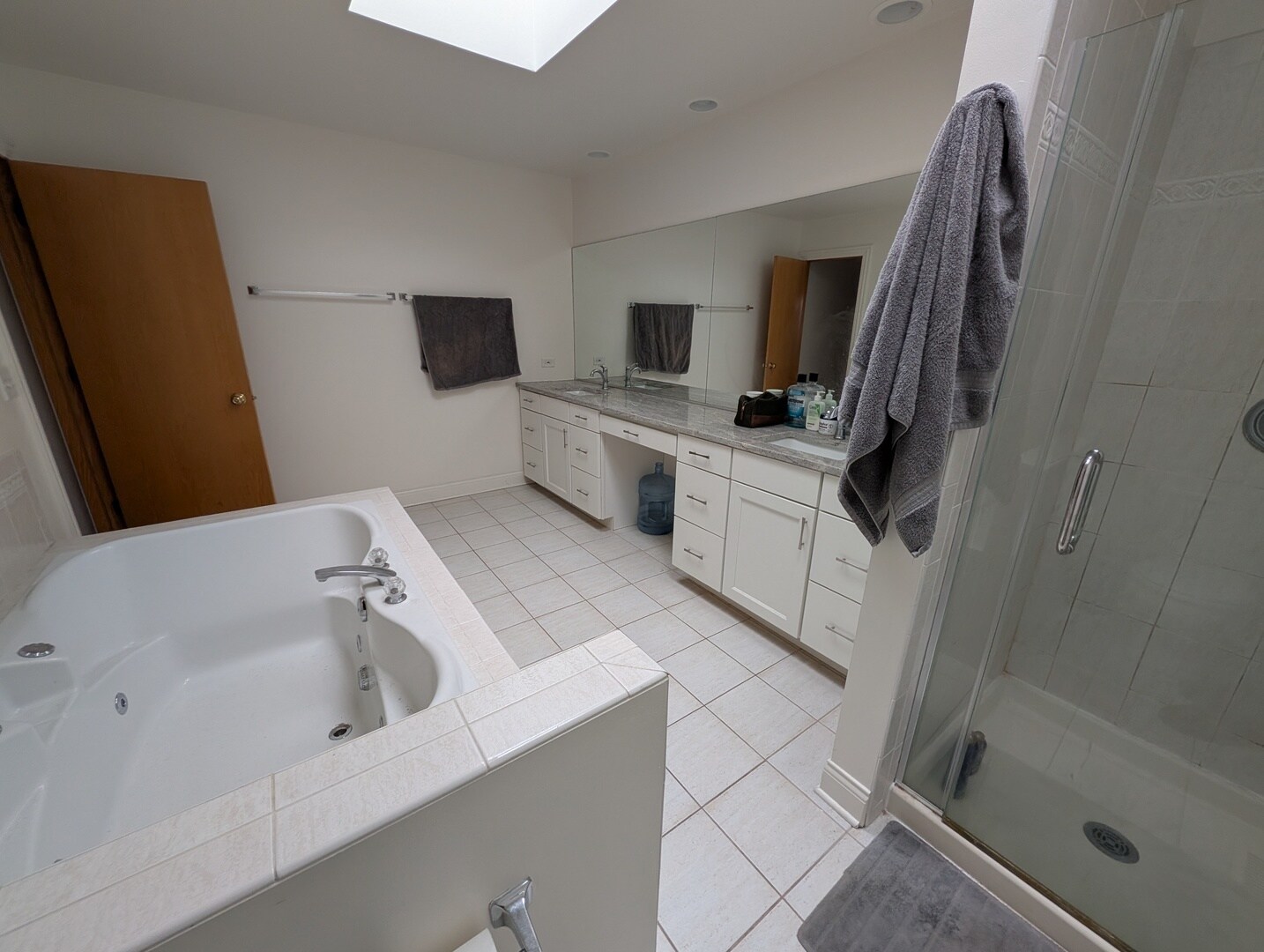 Building Photo - 1655 W Wrightwood Ave