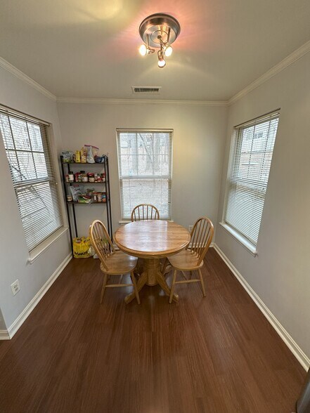 Building Photo - 11700 Olde English Dr