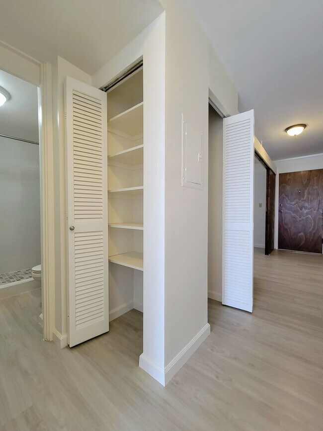 Building Photo - Available Now: A 1 Bedroom, 1 Bathroom Condo with 1 Assigned Parking Stall