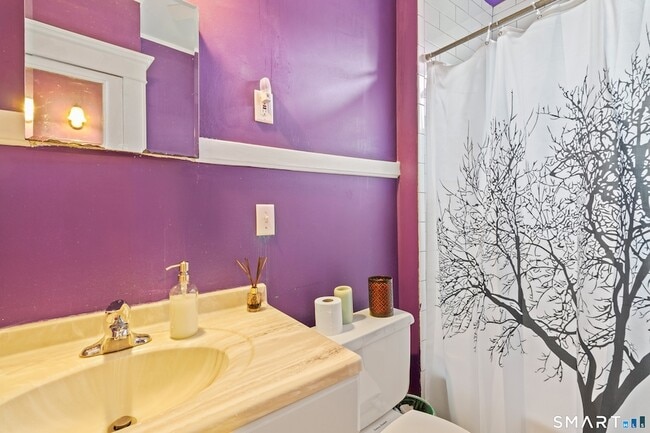 Building Photo - 253 W Elm St