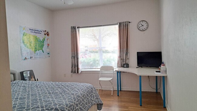 Building Photo - 13200 W Newberry Rd