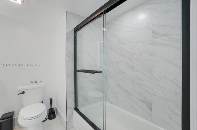Building Photo - 1200 Brickell Bay Dr