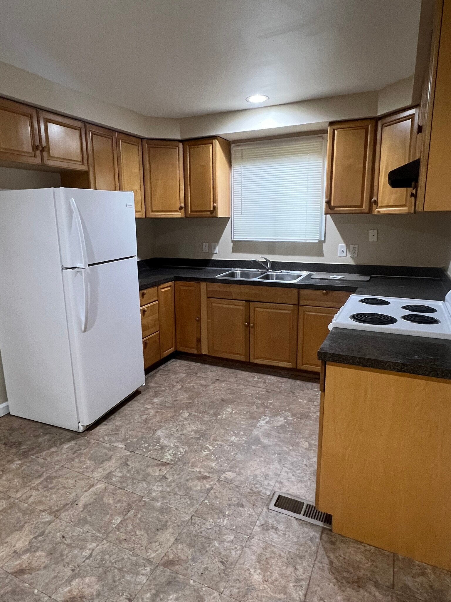 Building Photo - 13740 Pearson St