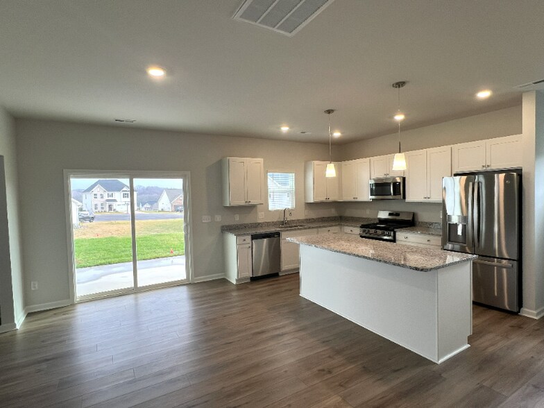 Building Photo - 5303 Spicewood Lk Dr