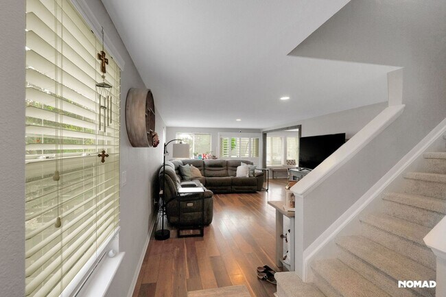 Building Photo - Spacious 4BR House in Aurora