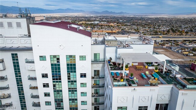 Building Photo - 150 S Las Vegas Blvd