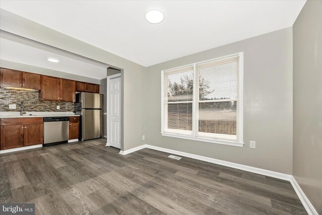 Building Photo - 114 Colony Ct