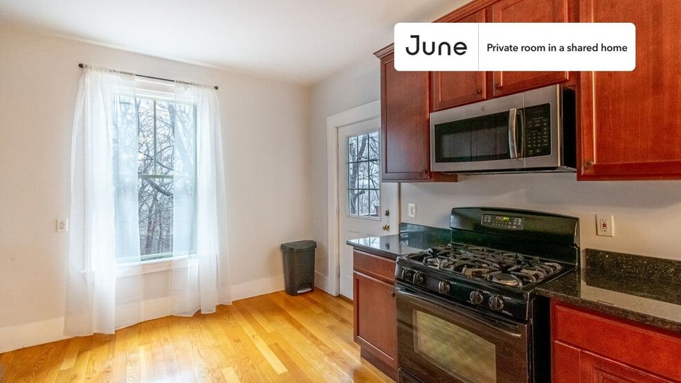 Building Photo - Room in Shared 5 bed/2.5 bath home in Newton Corner