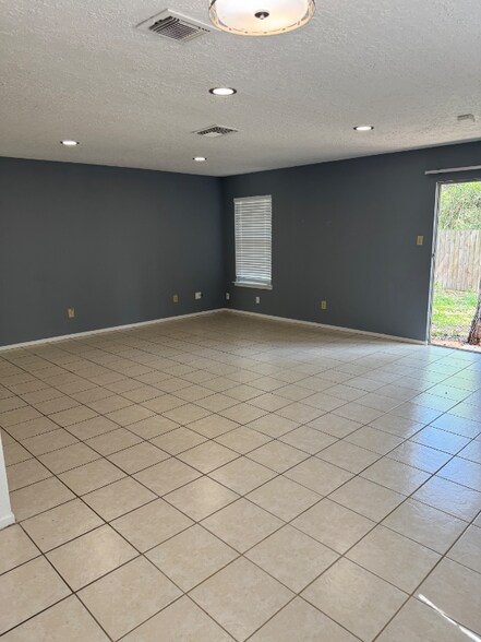 Building Photo - 10 N Circlewood Glen