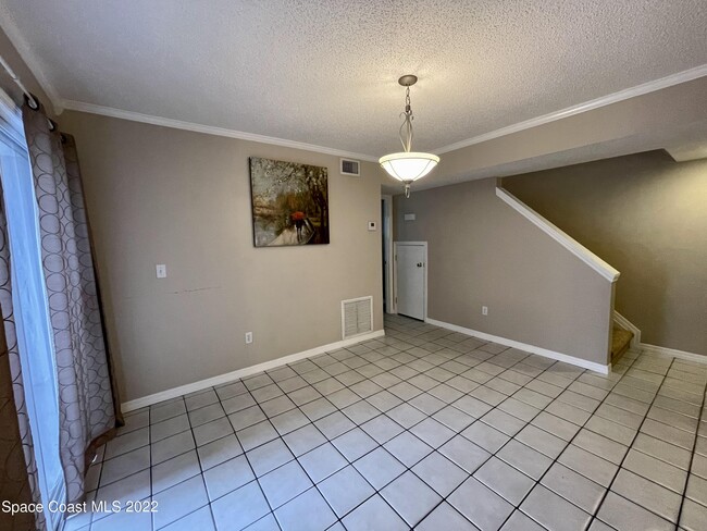 Building Photo - 1425 Malibu Cir NE