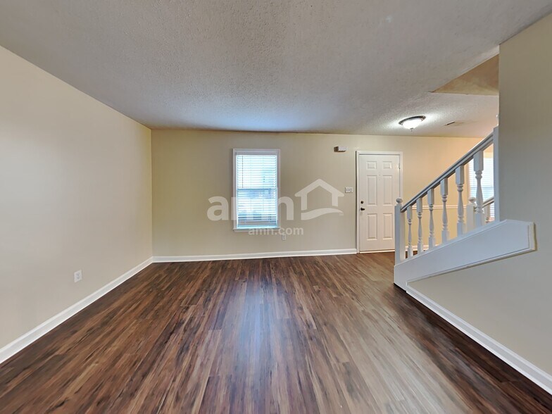 Building Photo - 3047 Valley Green Ln