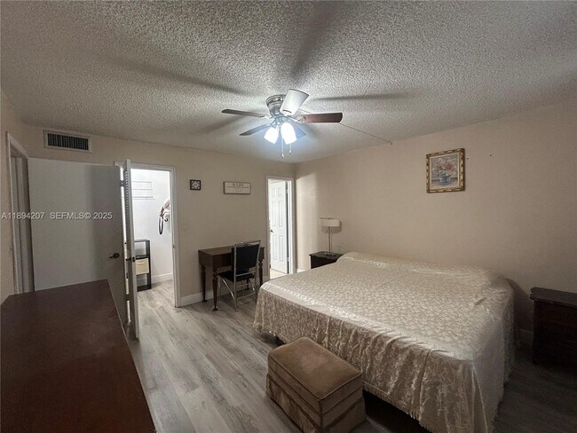 Building Photo - 8962 S Hollybrook Blvd