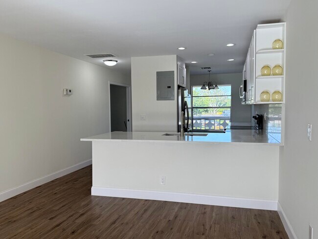 Building Photo - 1340 NW 18th Ave